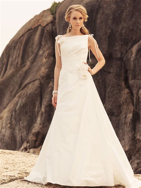 Natürlich bekommen sie von uns zum schutz eine atmungsaktive kleiderhülle kostenlos dazu. Brautkleid Ulla von Rembo Styling auf Ja.de