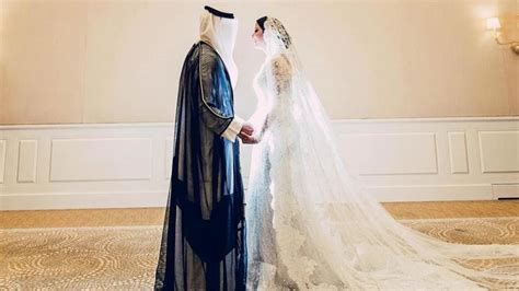 عروسة سعودية حسناء تصدم المأذون وتصعق جميع الحضور وتطلب منه أن ترى هذا الشيء في العريس قبل عقد