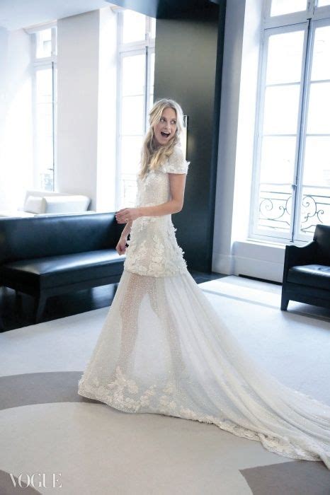 포피 델레바인의 꿈 같은 웨딩 Chanel Wedding Dress Wedding Dress Inspiration