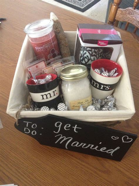 Pin By Elizabeth Faulk On Wedding Ideas Bridal Shower Gift Baskets