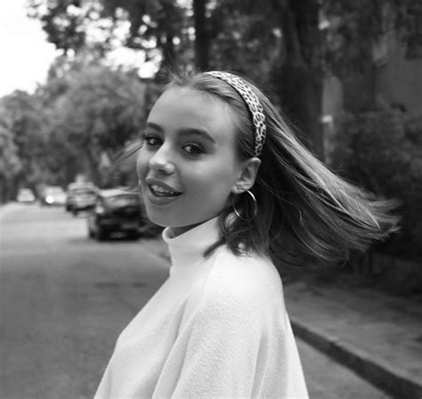 Udział córki w kampanii reklamowej skomentował ojciec jarosław bieniuk, który uważa, że to jeszcze wcześnie na. Zobacz najnowsze zdjęcia Oliwii Bieniuk! Cała Ania ...