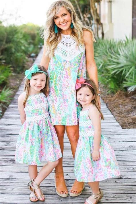 42 Cute Mommy And Me Outfits You Ll Both Want To Wear Mom Daughter Outfits Mother Daughter