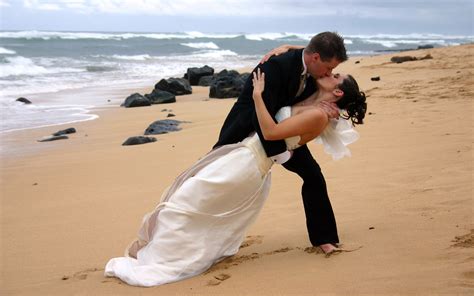 Love Beach Romance Couple Wedding Girl Boy Kissing Hd Wallpaper X Wallpapers Com