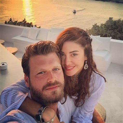 Jun 24, 2021 · kıvanç tatlıtuğ karısı başak dizer ile birlikte finish markasının yüzü oldu. Başak Dizer Tatlıtuğ Kimdir? Kaç Yaşında ve Nereli
