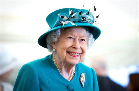 Queen Elizabeth Honours Britains Health Service For Pandemic Work