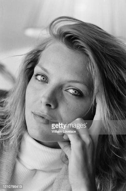 Michelle Pfeiffer 1985 Photos And Premium High Res Pictures Getty Images