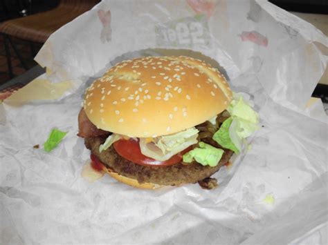 Przed wizytą w restauracji mcdonald`s, zapoznaj się z naszym menu i sprawdź, co dla ciebie przygotowaliśmy. McDonald's Korea 1955 Burger - Modern Seoul