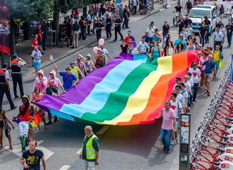 antwerpse sportclubs wandelen mee in pride parade sterk sig antwerpen gazet van antwerpen