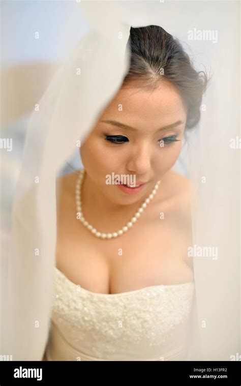 Beautiful Asian Bride Stock Photo Alamy