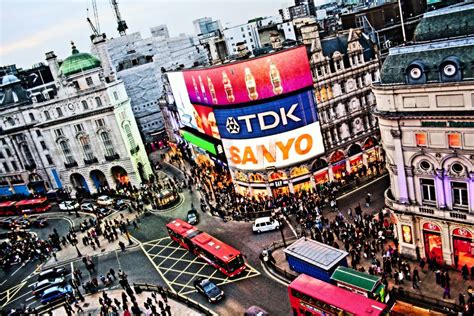 Piccadilly Circus A Londra