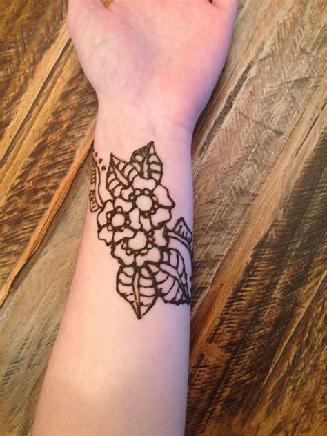 Simple Wrist Henna Tattoo Wrist Tattoos For Guys Wrist Tattoos Cool