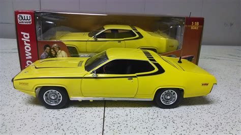 Dukes Of Hazzard Collector Auto Worlds 118 Daisy Duke 1971 Plymouth