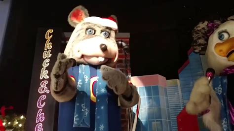 Up Close And Personal With The Christmas Chuck E Cheese Animatronics