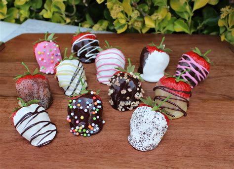 Deluxe Chocolate Covered Strawberries Set Of 12 Just Dough It