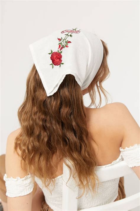 So, how much fabric do i need for a bandana? Handkerchief Bandana | Bandana hairstyles short, Scarf ...