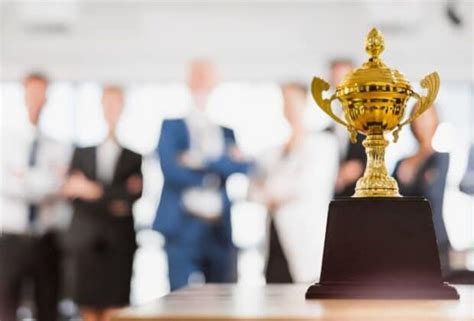 11 Different Types Of Employee Recognition Awards