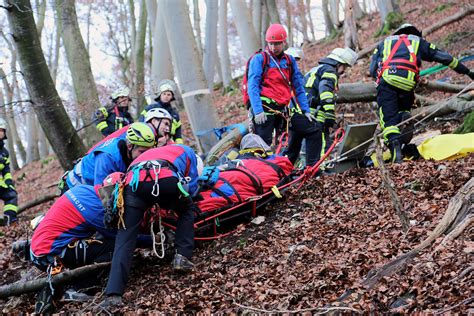 Freiwillige Feuerwehr Lenningen „rettung In Unwegsamem Gelände