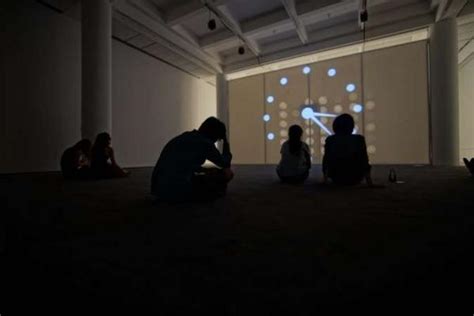 菲利浦·诺瓦雷（法語：philippe noiret，1930年10月1日－2006年11月23日）是一位法国电影男演员。 诺瓦雷出生於法国里尔，為露西·诺瓦雷（lucy，娘家姓為heirman）和服装公司销售员皮耶·诺瓦雷（pierre noiret）之子。 philippe noiret在互聯網電影數據庫（imdb）上的資料（英文）. 评展·资讯｜一个六层楼空间的展览，为何看起来却空空如也|泰特|菲利普|现代美术馆_新浪新闻