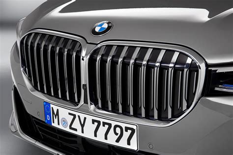 Bmw Explains Why New 7 Series Grille Is Massive Carbuzz