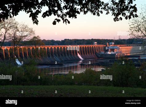 Wilson Dam Hi Res Stock Photography And Images Alamy