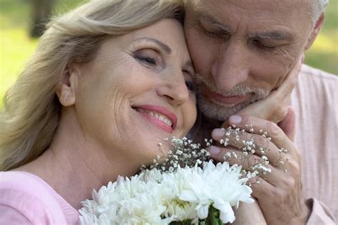Снова замуж, или Стоит ли связывать себя узами брака в 50 лет