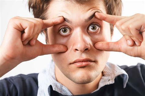 眼部疾病发病率逐年上升，这4个行为会伤害眼睛，尽量避免眼部疾病发病率新浪新闻