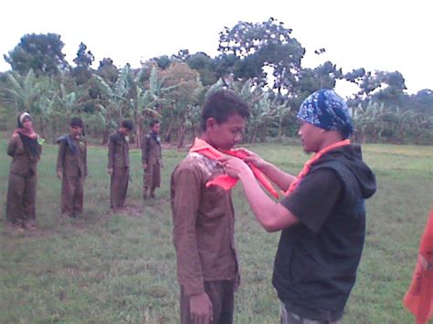 Dipercayai panglima burung tinggal di daerah gaib pedalaman kalimantan dan mengawasi seluruh kehidupan suku dayak di kalimantan. PANGLIMA KUMBANG: Februari 2011