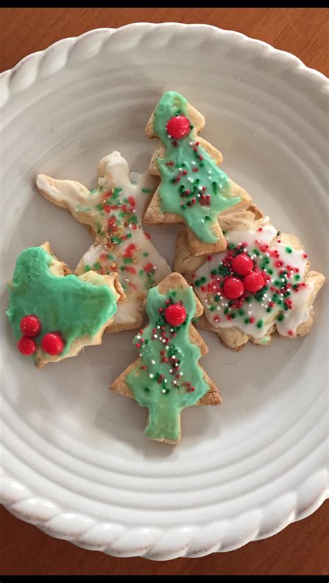 When your cookies are the gift, remember these quick tips for packaging them up. Good old fashioned iced sugar Christmas cookies ...