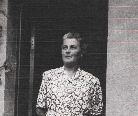 Maier, les plus grands marques de montres de prestige et bijoux d'exception disponibles dans nos magasins de lyon et sur notre site marchand. Bertha Wolf (4) - Butterflies in the Ghetto
