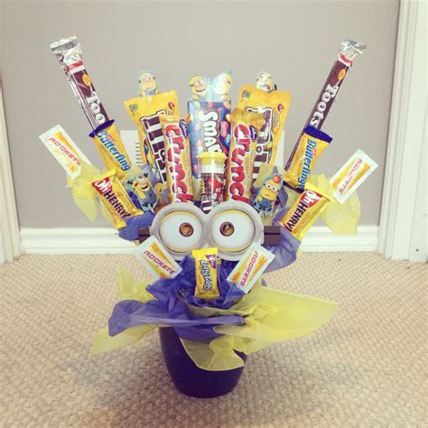 Send chocolate bouquet online to your loved ones anywhere in india and give them a relishing surprise that they can't resist! Minion candy bouquet | Minion candy, Diy gifts, Minion party