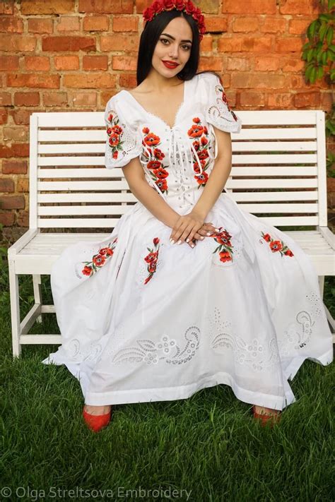 How much white can you wear to a wedding? Corset, embroidered corset, floral corset, white corset ...
