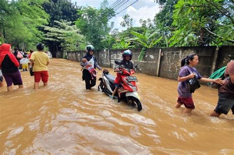 Hujan Jelang Perayaan Imlek Bikin Jakarta Banjir Ini Batasan Skutik