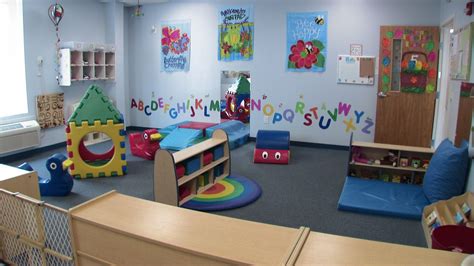 Steps of infant daycare decorating ideas. This would be an awesome daycare class | Infant room ...