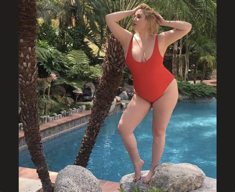 Hayley Hasselhoff Shows Off Her Curves To Woo Her Fans Britishbroadcaster Com