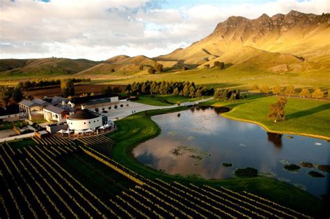 New Zealand The Hawkes Bay Has Over 140 Vineyards And 30 Wineries