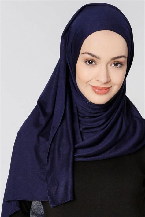 gaya terbaru 50 fashion hijab navy