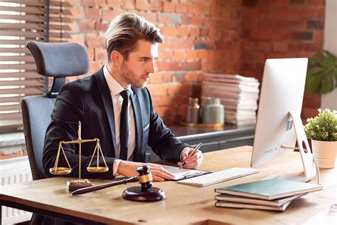 What You Should Know About Becoming A Criminal Lawyer