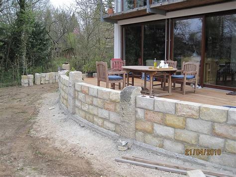 Gartenbau uwe scherer berät sie in allen fragen rund um ihren garten. Terrasse mit Natursteinfassung | Garten, Terassenideen ...