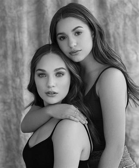 Maddie And Mackenzie Ziegler Sisters Photoshoot Sisters Photoshoot Poses Friend Poses Photography