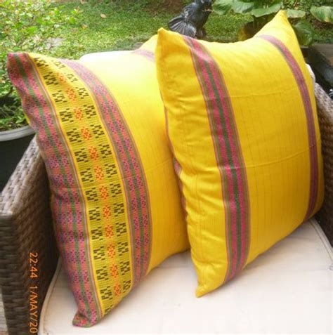 Untuk anda yang belum tau kerajinan dari kain perca tidak usah khawatir. Cover Cushion Indonesian Traditional Textile Bugis Silk Sarong - Sulawesi | Bantal, Kain, dan Produk