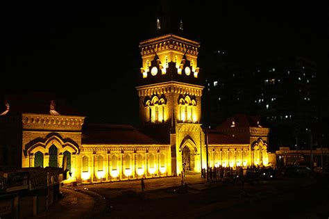 Gainbehera dotorea historiarekin, ondarearekin eta modernitatearekin uztartzea lortu du. File:Empress Market Saddar - panoramio.jpg - Wikimedia Commons