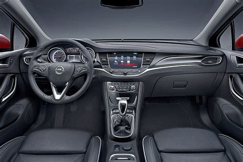 Daha detaylı bilgi almak ve yeni astra sedan aracını daha yakından görüp aracın konfor ve teknoloji özellikleriyle performansını daha yakından. Opel Astra K (IAA 2015): Vorstellung, Motoren und Preis ...