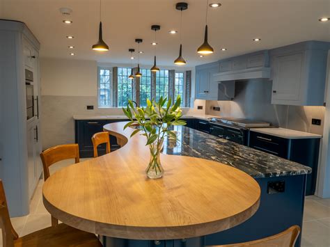 How A Curved Bespoke Island Can Be The Perfect Addition To Your Luxury