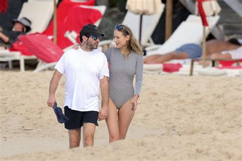 Leelee Sobieski With Her Husband Adam Kimmel On The Beach 19 Gotceleb