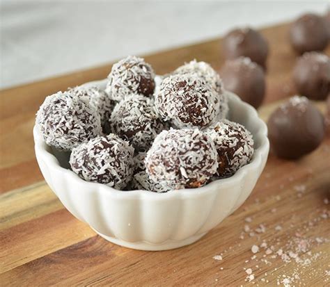Maybe you would like to learn more about one of these? Praline al Cioccolato e Cocco | Truffes au chocolat ...