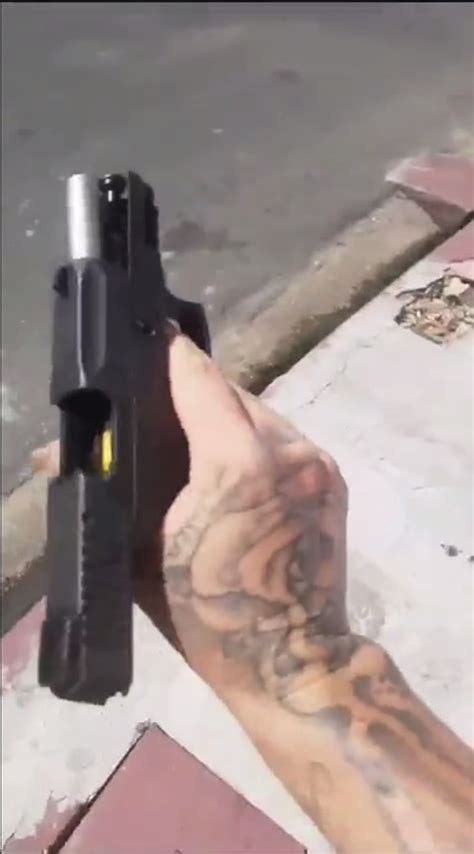 Criminoso grava vídeo executando jovem com mais de 10 tiros na frente