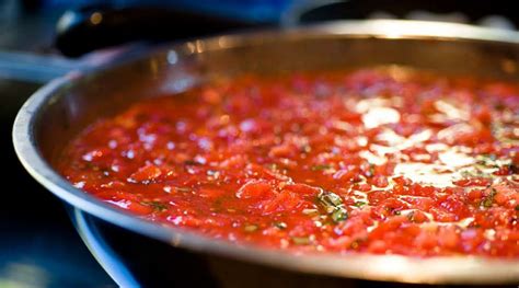 How To Make Classic Tomato Sauce