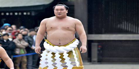 Japans Famous Sumo Yokozuna Wrestler Contracts Covid 19