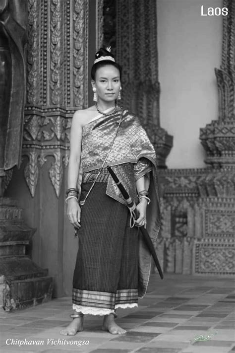 laos-lao-traditional-dress,-ຊຸດ-ເສື້ອຜ້າລາວ-laos