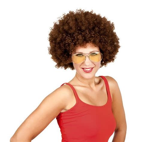 Festimania est le spécialiste du deguisement pas cher et propose également de nombreux accessoires et article de fête pour constituer votre kit de soirée. PERRUQUE AFRO BRUNE | Perruques afro, Perruque, Afro